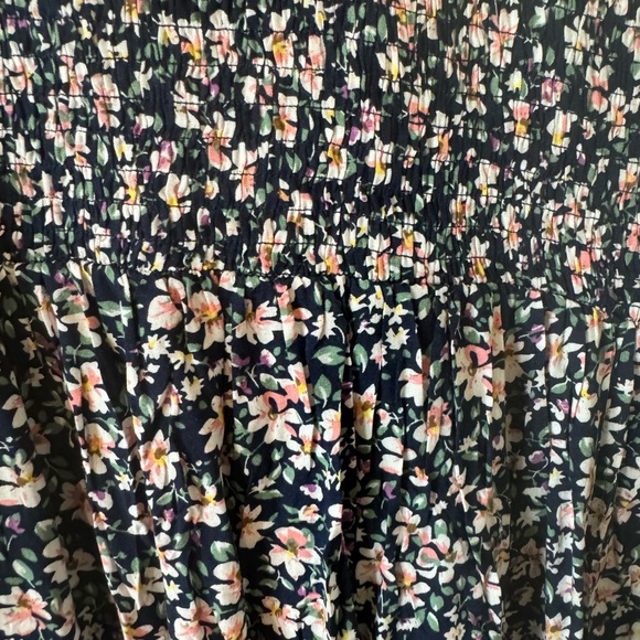 NEW✨Smocked Flutter Sleeve Floral Dress - Picture 4 of 8